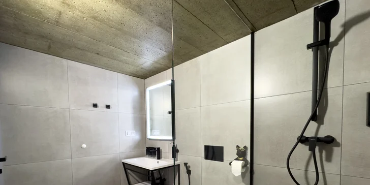 Pobyt v Klatovách v ikonickej budove telekomunikácií: možnosť VIP prehliadky, blízko centra