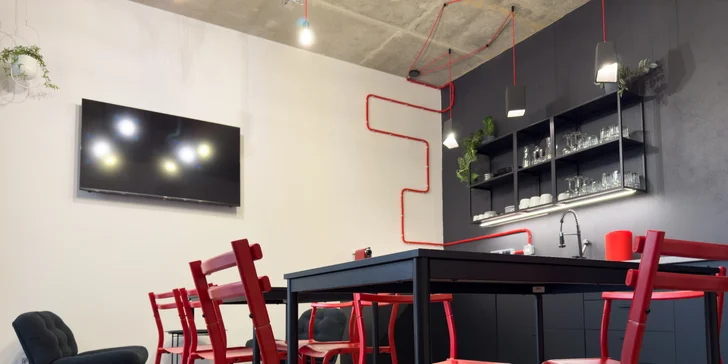 Pobyt v Klatovách v ikonickej budove telekomunikácií: možnosť VIP prehliadky, blízko centra