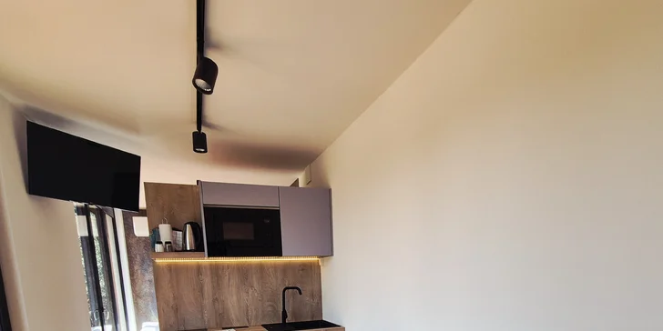 Pobyt pri jazere na juhu Čiech: domček s terasou a raňajkami, obora so zvieratami aj safari jazda