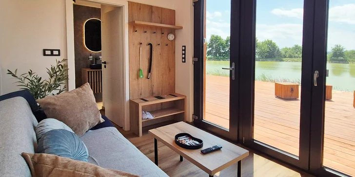 Pobyt pri jazere na juhu Čiech: domček s terasou a raňajkami, obora so zvieratami aj safari jazda