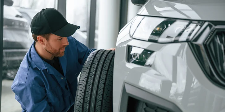 Kompletné prezutie diskov či výmena kolies s vyvážením a materiálom v cene aj ošetrenie pneumatík sprejom COYOTE