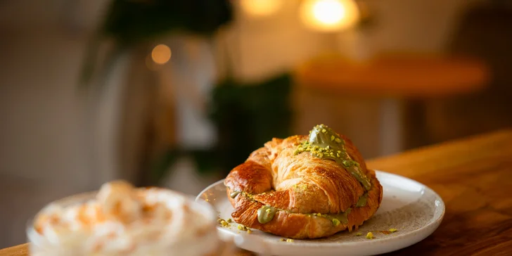 Horúca čokoláda, Matcha pumpkin spice či Tekvicové Latte s croissantom