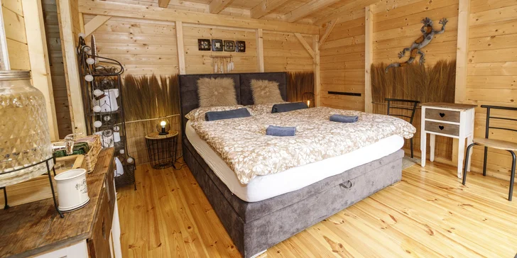 Netradičná dovolenka v Českém raji: treehouse pre pár aj rodinu s požičaním loďky aj možnosťou raňajkového koša