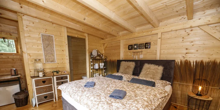 Netradičná dovolenka v Českém raji: treehouse pre pár aj rodinu s požičaním loďky aj možnosťou raňajkového koša