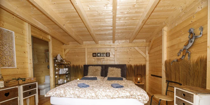 Netradičná dovolenka v Českém raji: treehouse pre pár aj rodinu s požičaním loďky aj možnosťou raňajkového koša