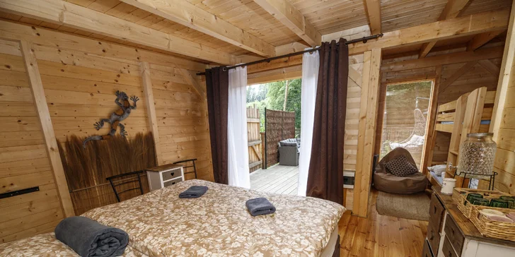 Netradičná dovolenka v Českém raji: treehouse pre pár aj rodinu s požičaním loďky aj možnosťou raňajkového koša