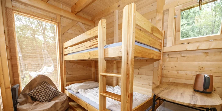 Netradičná dovolenka v Českém raji: treehouse pre pár aj rodinu s požičaním loďky aj možnosťou raňajkového koša