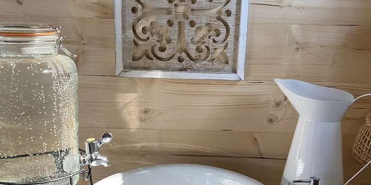 Netradičná dovolenka v Českém raji: treehouse pre pár aj rodinu s požičaním loďky aj možnosťou raňajkového koša