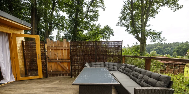 Netradičná dovolenka v Českém raji: treehouse pre pár aj rodinu s požičaním loďky aj možnosťou raňajkového koša