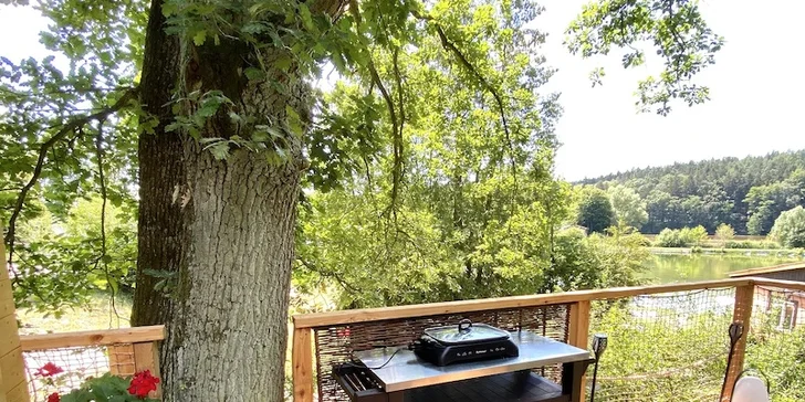 Netradičná dovolenka v Českém raji: treehouse pre pár aj rodinu s požičaním loďky aj možnosťou raňajkového koša