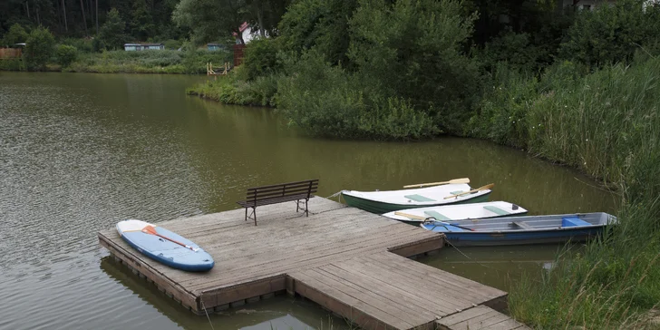 Netradičná dovolenka v Českém raji: treehouse pre pár aj rodinu s požičaním loďky aj možnosťou raňajkového koša