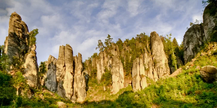 Netradičná dovolenka v Českém raji: treehouse pre pár aj rodinu s požičaním loďky aj možnosťou raňajkového koša