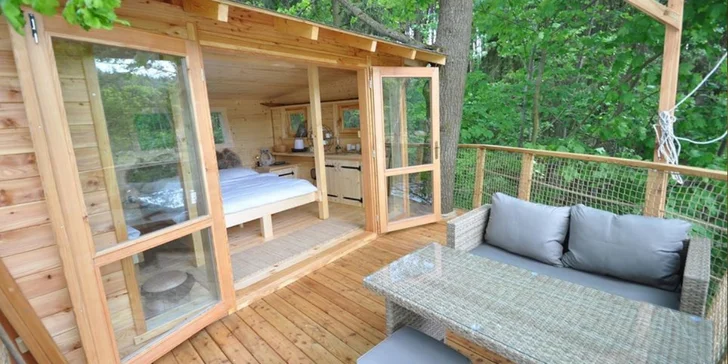 Netradičný relax v Českém raji: domček na strome až pre 4 osoby a zapožičanie loďky aj možnosť raňajkového koša
