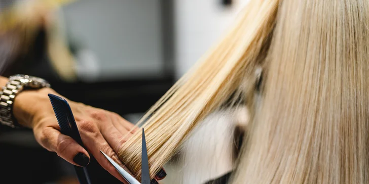 Strih, balayage alebo regenerácia vlasov ultrazvukovou žehličkou