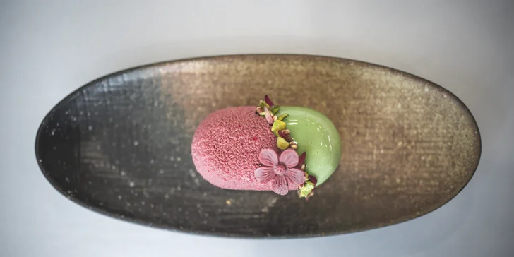 Vstup do wellness, 4-chodová večera alebo romantický večer pre 2 osoby vo Ville Nečas