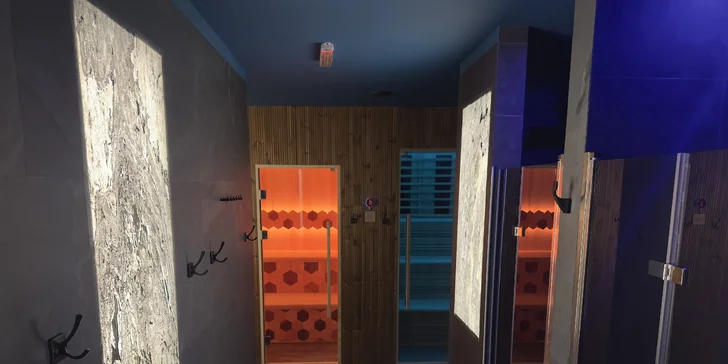 Útulné chatky pri rybníku na úpätí Orlických hôr pre pár aj rodinu: jedlo, sauny a biotop