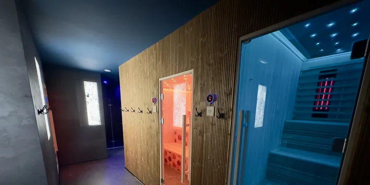 Útulné chatky pri rybníku na úpätí Orlických hôr pre pár aj rodinu: jedlo, sauny a biotop