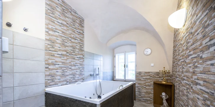 Zámok Hrubá Skála: polpenzia, vstup do wellness aj na vyhliadku, v cene aj procedúry