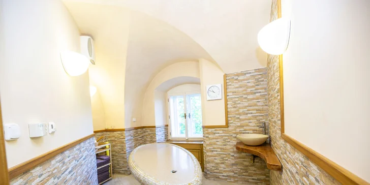 Zámok Hrubá Skála: polpenzia, vstup do wellness aj na vyhliadku, v cene aj procedúry