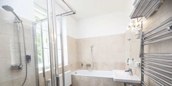 Zámok Hrubá Skála: polpenzia, vstup do wellness aj na vyhliadku, v cene aj procedúry