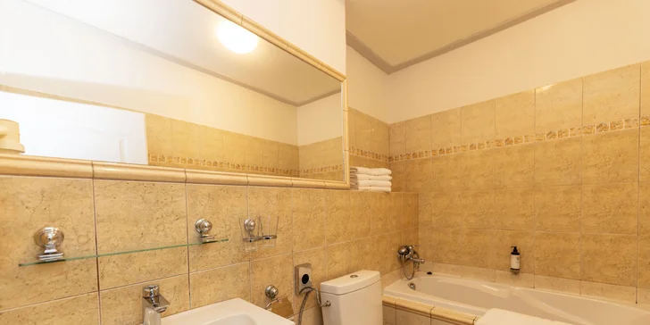 Zámok Hrubá Skála: polpenzia, vstup do wellness aj na vyhliadku, v cene aj procedúry