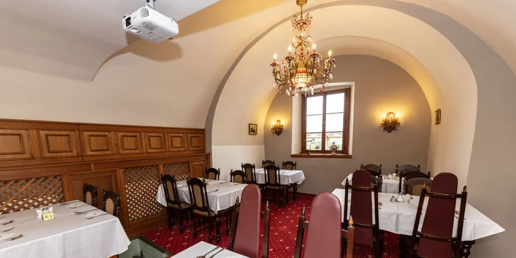 Zámok Hrubá Skála: polpenzia, vstup do wellness aj na vyhliadku, v cene aj procedúry