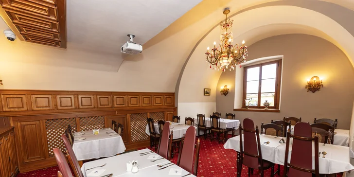 Zámok Hrubá Skála: polpenzia, vstup do wellness aj na vyhliadku, v cene aj procedúry