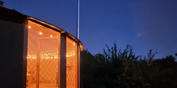 Jurta v Toulavě: areál statku uprostred prírody a vyžitie pre deti