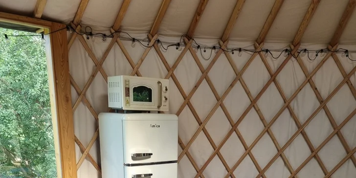 Jurta v Toulavě: areál statku uprostred prírody a vyžitie pre deti