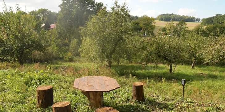 Jurta v Toulavě: areál statku uprostred prírody a vyžitie pre deti