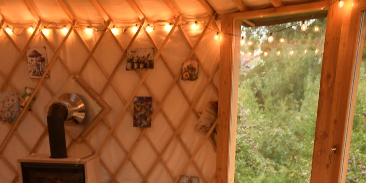 Jurta v Toulavě: areál statku uprostred prírody a vyžitie pre deti