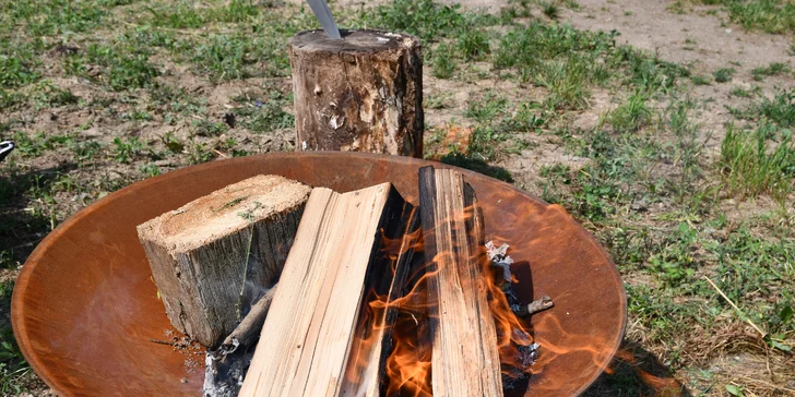 Jurta v Toulavě: areál statku uprostred prírody a vyžitie pre deti