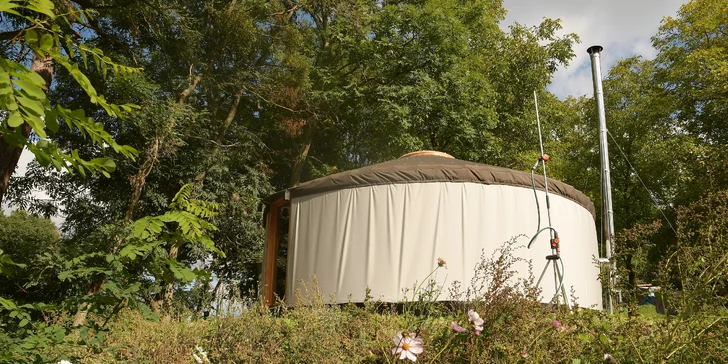 Jurta v Toulavě: areál statku uprostred prírody a vyžitie pre deti