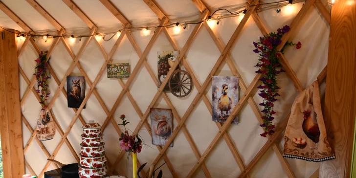 Jurta v Toulavě: areál statku uprostred prírody a vyžitie pre deti