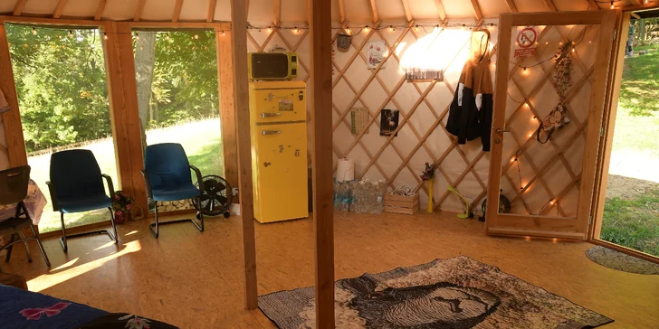 Jurta v Toulavě: areál statku uprostred prírody a vyžitie pre deti