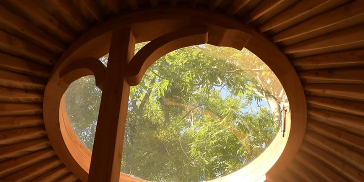 Jurta v Toulavě: areál statku uprostred prírody a vyžitie pre deti