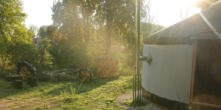 Jurta v Toulavě: areál statku uprostred prírody a vyžitie pre deti