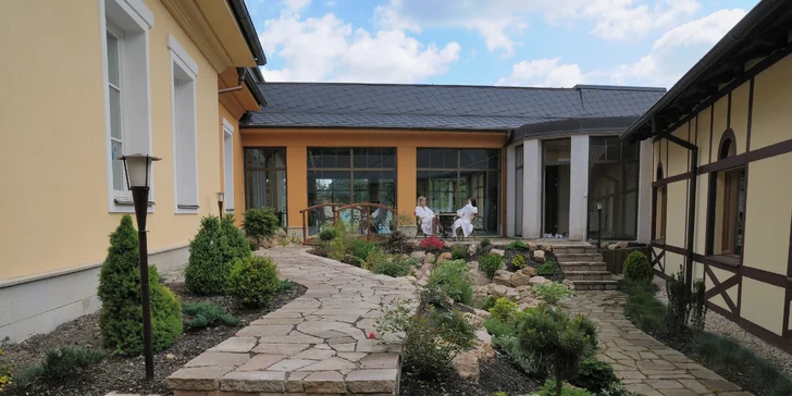 Kúpeľný pobyt v Klášterci nad Ohří: raňajky alebo polpenzia, vstup do bazéna s vírivkou a soľnej jaskyne