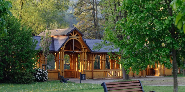 Kúpeľný pobyt v Klášterci nad Ohří: raňajky alebo polpenzia, vstup do bazéna s vírivkou a soľnej jaskyne