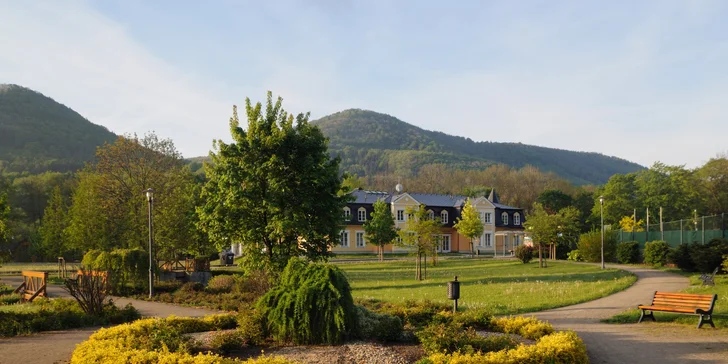 Kúpeľný pobyt v Klášterci nad Ohří: raňajky alebo polpenzia, vstup do bazéna s vírivkou a soľnej jaskyne