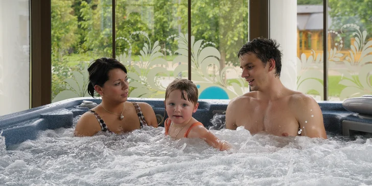 Kúpeľný pobyt v Klášterci nad Ohří: raňajky alebo polpenzia, vstup do bazéna s vírivkou a soľnej jaskyne