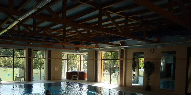 Kúpeľný pobyt v Klášterci nad Ohří: raňajky alebo polpenzia, vstup do bazéna s vírivkou a soľnej jaskyne