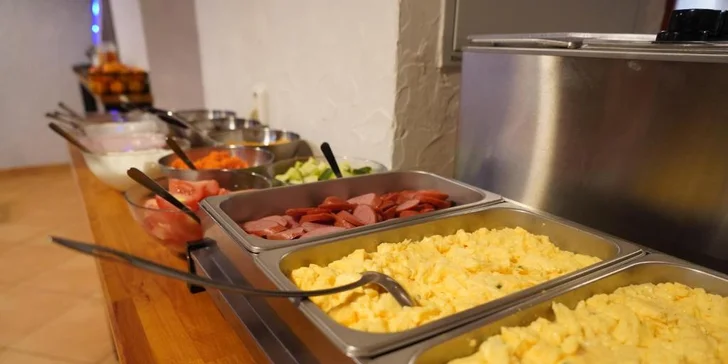 Hotel v centre Karlových Varov: jedlo a wellness, možnosť masáže aj soľnej jaskyne