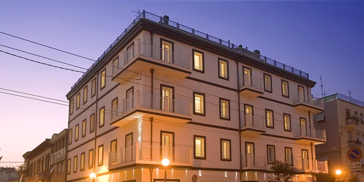 4* hotel s raňajkami v historickom centre Rimini, cca 20 min. pešo od pláže