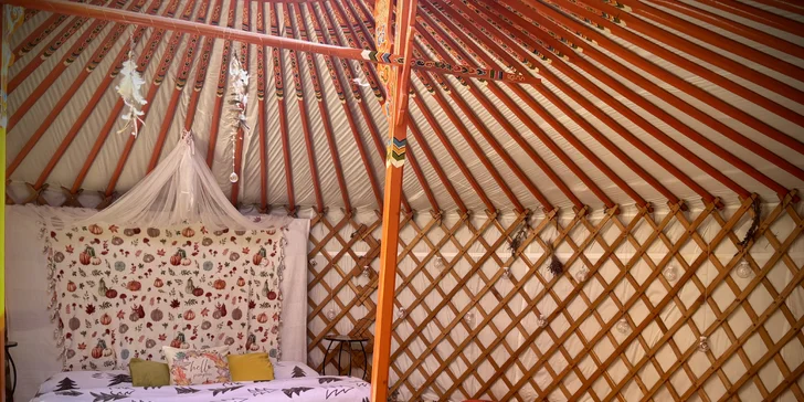 Štýlová jurta neďaleko Blaníka s možnosťou raňajok pre dvoch aj rodinu