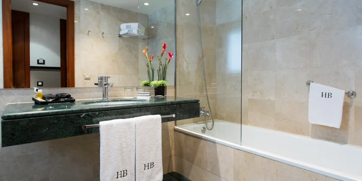 Dovolenka v Barcelone: 4* hotel s bohatými raňajkami a saunou, 2 km od Sagrada Família