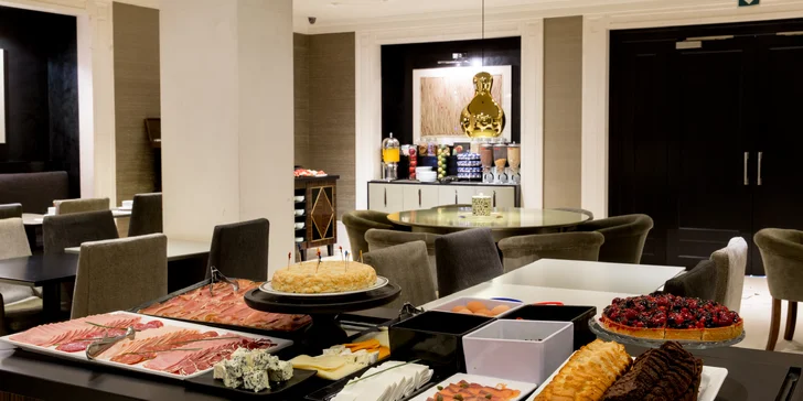 Dovolenka v Barcelone: 4* hotel s bohatými raňajkami a saunou, 2 km od Sagrada Família