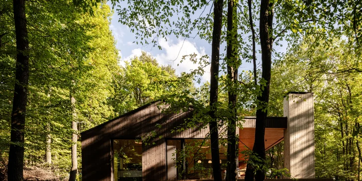 Luxusný chalet uprostred lesa neďaleko Ostrihomu, polpenzia aj súkromný wellness