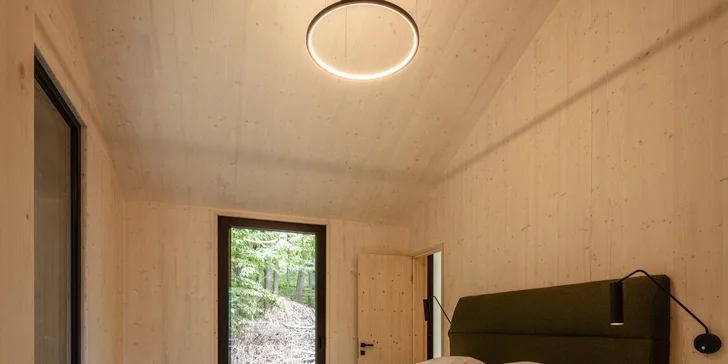 Luxusný chalet uprostred lesa neďaleko Ostrihomu, polpenzia aj súkromný wellness