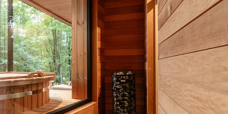 Luxusný chalet uprostred lesa neďaleko Ostrihomu, polpenzia aj súkromný wellness